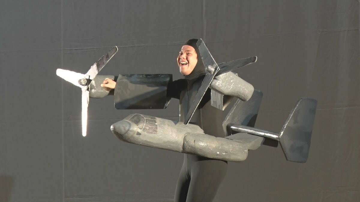 お笑いコントで基地問題を考える「お笑い米軍基地」 うるま市の中学校で上演