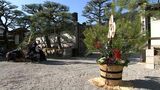「こだわりぬいて作った門松」栗林公園で新年を迎えるため門松を設置 葉牡丹など 元日は入園無料【香川・高松市】|TBS NEWS DIG