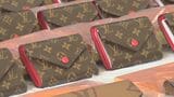 偽「ルイ・ヴィトン」「ロレックス」を販売…中国籍の男女を逮捕 押収品約2700点を公開 島根県警大田警察署|TBS NEWS DIG