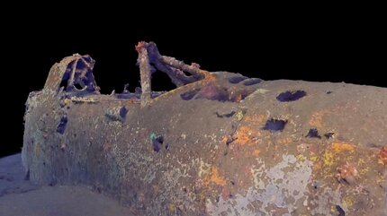 戦後80年で鹿児島湾で新発見された旧日本軍機 「沖縄特攻」で掩護する