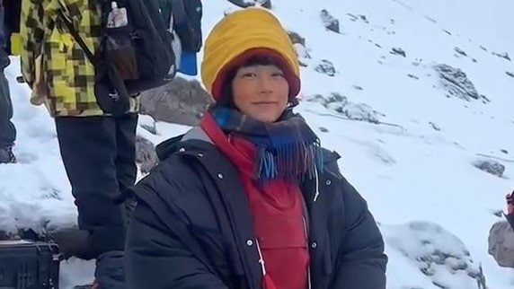 【 のん 】　過雪山撮影のオフショットを公開　「山の天気は移ろいやすい」　映画『てっぺんの向こうにあなたがいる』|TBS NEWS DIG