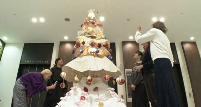 捨てられる漁網や布を再利用“アップサイクル”クリスマスツリー点灯式|TBS NEWS DIG