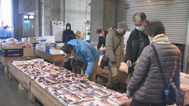 「年末年始は贅沢しようと思って…」「気になるブリの価格は?」「市場開放デー」年越し準備の買い物客でにぎわう|TBS NEWS DIG