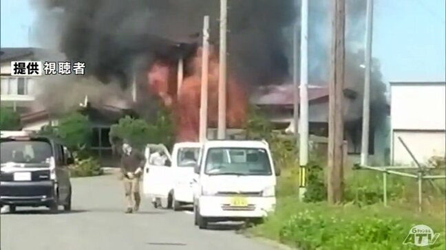 「隣の家から煙が出ている」青森県鶴田町横萢で住宅火災　現場は住宅密集エリア　現在消火活動中|TBS NEWS DIG