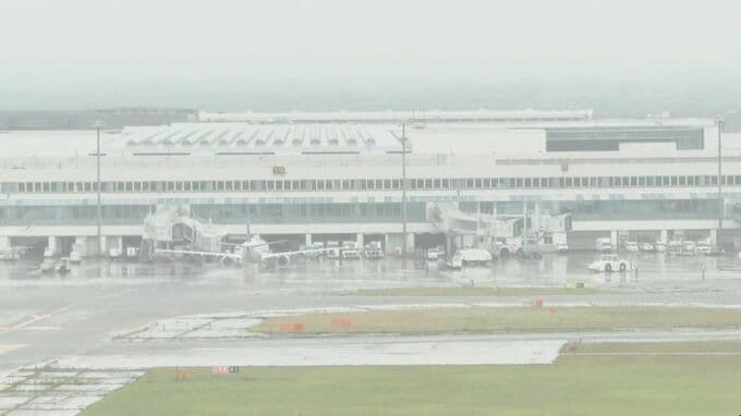 【速報】北海道・新千歳空港の国際線に駐機中の機内から出火　モバイルバッテリーから出火か　乗客乗員約120人にけがなし|TBS NEWS DIG