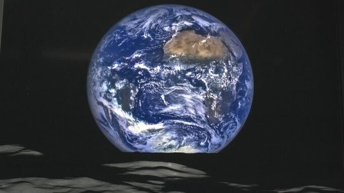 探査機や宇宙望遠鏡が撮影 天体写真109点展示　月の地平線から上る地球や灼熱の太陽　NASAの画像中心に 愛知・岡崎市　|　名古屋・愛知・岐阜・三重のニュース【CBC news】 | CBC web