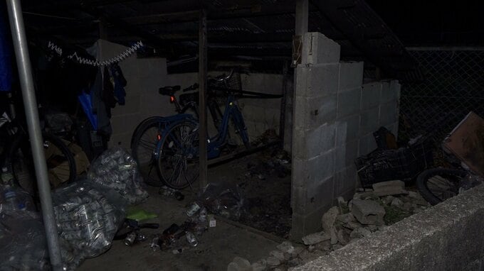 外国人技能実習生の寮で火事、駐輪場のゴミ焼ける⋯鍋で水かけ消火後に近所から通報　2月にも同じ場所で火事、警察は“不審火”視野に捜査【高知・須崎】　|　高知のニュース・天気｜KUTV NEWS | KUTVテレビ高知