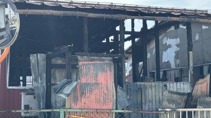 【現場画像】深夜に炎に包まれる住宅...全焼火災で焼け跡から遺体発見　68歳男性と連絡取れず（山形市）　　|TBS NEWS DIG