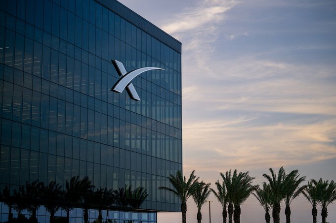 スペースX、IPOで複数議決権株式検討と関係者－マスク氏の影響力強化