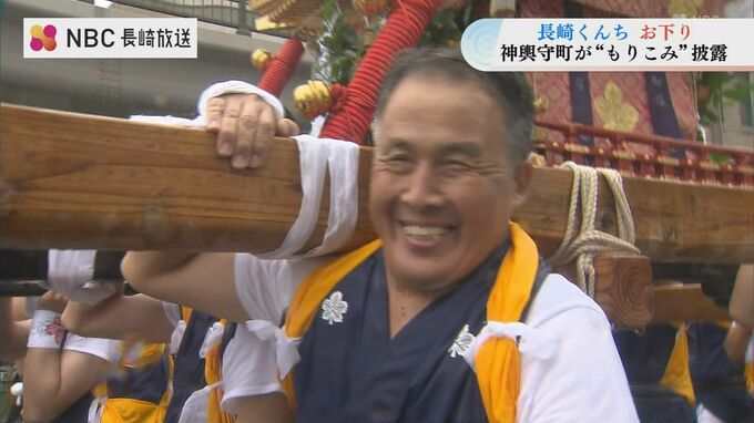 長崎くんち「お下り」雨のため《もりこみ》は鳥居の下から|TBS NEWS DIG