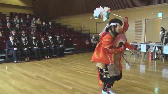島根県江津市の水産総合メーカー「若女食品」で入社式　石見神楽でにぎやかに門出祝う　|　BSSニュース | BSS山陰放送