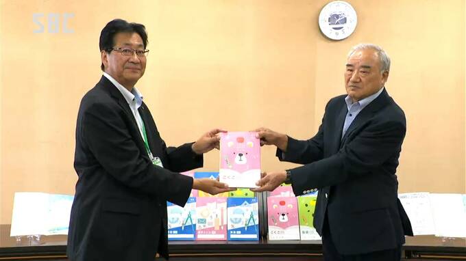 市内すべての小学生にノートを…企業8社が協力して5400冊を寄贈　|　SBC NEWS | 長野のニュース | SBC信越放送