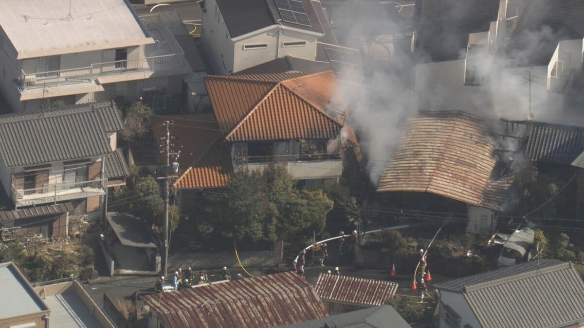 ３連休初日の朝に住宅で火事 住人の男女3人が病院に搬送 命に別状なし 愛知･瀬戸市の住宅街