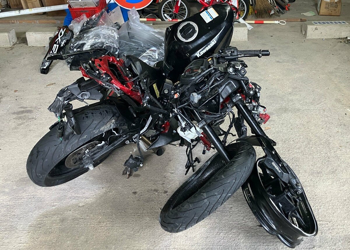 タクシーと米海兵隊員のオートバイが衝突　21歳の男性が死亡　浦添市の国道58号