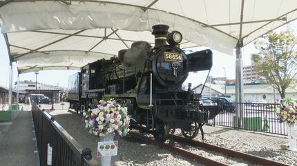 熊吉 102歳の誕生日『SL人吉』おかえりなさい」ケーキ持参のファンの姿も