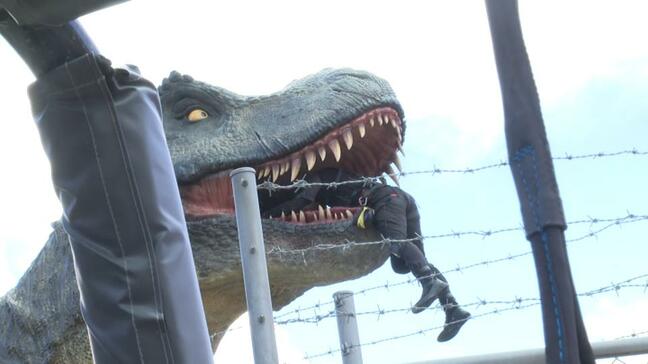 スタッフを丸のみする恐竜も！大迫力のダイナソーが出迎える「ジャングリア沖縄」7月25日オープン|TBS NEWS DIG