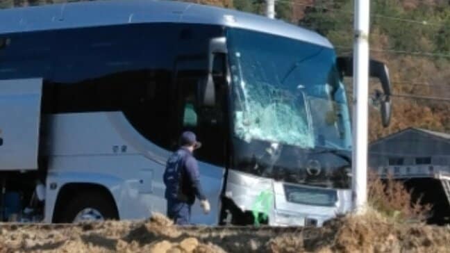 国道交差点で大型観光バスと軽貨物車が出合い頭に衝突 75歳女性が死亡【香川】|TBS NEWS DIG