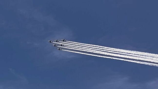 ブルーインパルスをカメラが捉えた！丸亀城～あなぶきアリーナ香川～瀬戸大橋の上空を飛行　善通寺上空はドクターヘリ飛行のため中止に【香川】|TBS NEWS DIG
