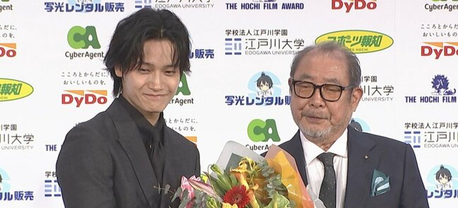 【平泉成】初の映画賞を受賞「夢のようなことがおきました」Aぇ！group・佐野晶哉もお祝いに駆けつける「80歳にして夢が叶うこんな素敵な仕事ない」|TBS NEWS DIG