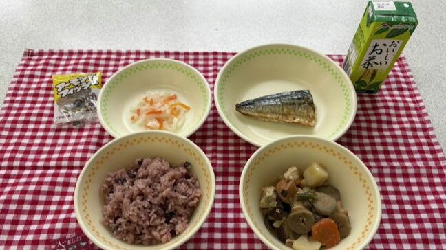 「お茶を飲めない子がこんなにいるんだ…びっくりした」給食で"紙パック緑茶"飲み残しが多数　福岡市長がコメント|TBS NEWS DIG