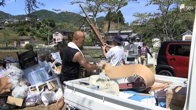 「暑いけどやるしかない」猛暑のなか復旧作業続く...大雨による浸水相次いだ浜松市天竜区船明地区 水路の排水が間に合わず被害拡大か=静岡|TBS NEWS DIG