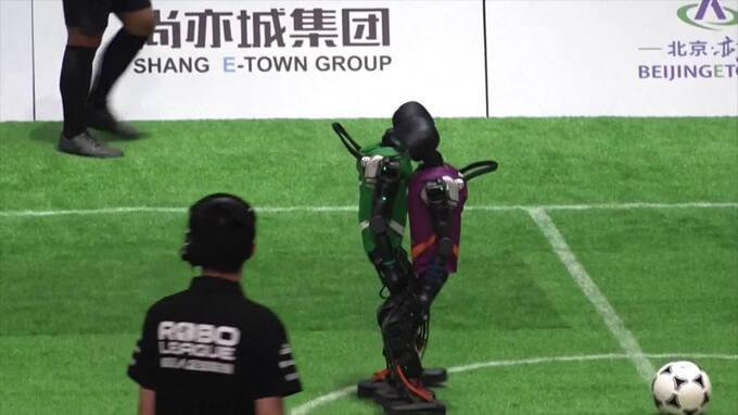 ＡＩ搭載人型ロボット、北京でサッカー試合－アルゴリズムで全て制御