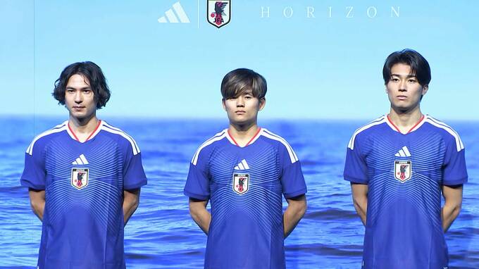 久保建英「切磋琢磨してお互いの実力を極限まで上げて」W杯に挑むサッカー日本代表が新ユニホームお披露目|TBS NEWS DIG