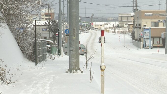 国道45号で軽ワゴン車が案内標識柱に衝突→車外に放り出される…　運転していた86歳の男性が死亡　凍結した路面でスリップか…　|　青森のニュース│ATV NEWS│青森テレビ