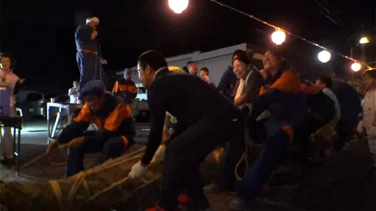 「きつい、でも楽しい」十五夜の屋久島で300年以上続く大綱引き　綱をちぎり無病息災願う　鹿児島