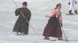 はかま姿で1本杖でゲレンデを滑走 「スキーの日」を前に伝来当時の姿で 岩手・雫石町|TBS NEWS DIG