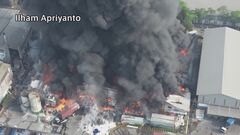 インドネシア 首都近郊の食用油製造工場で大規模火災 8人死亡　数人の安否不明か| TBS CROSS DIG with Bloomberg