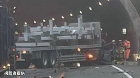 高速道路のトンネル出入り口付近で大型トレーラーと正面衝突した軽乗用車が大破…運転者と同乗者の2人死亡 現場は片側1車線の対面通行区間 北海道占冠村の道東自動車道|TBS NEWS DIG