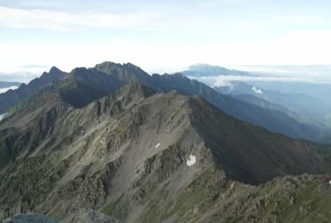 下山中に滑落…北アルプス前穂高岳付近で大阪市の64歳女性がけが 付近の山小屋で一夜…13日に救助隊員が同行して下山|TBS NEWS DIG