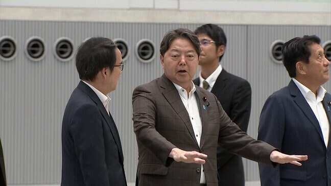 林芳正総務大臣が香川県を訪れアリーナなどを視察　地元の声に耳を傾け「多くの魅力を提供する取り組みに期待」|TBS NEWS DIG