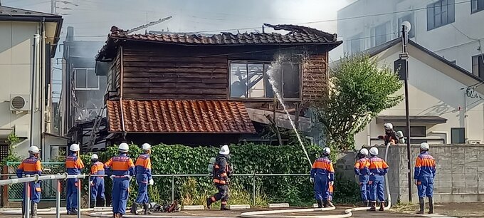 【速報】「建物から煙が出ている」JR白石駅前で火事　消火活動中　宮城・白石市|TBS NEWS DIG