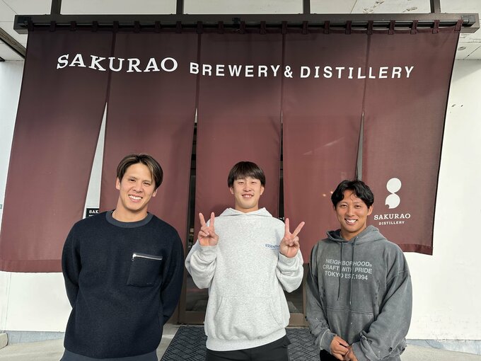広島カープ　小園たちがお世話になった西川龍馬先輩へプレゼントを探す小旅行　|　RCC NEWS | 広島ニュース | RCC中国放送