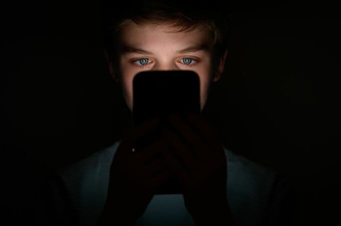 メタやOpenAIに米当局が情報提供命じる－対話型AIの子供への影響巡り