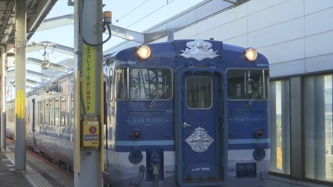 観光列車「あめつち」車内で八雲『怪談』朗読　朝ドラ放映に合わせ誘客目指す取り組み広がる　松江市内で観光バス運行も|TBS NEWS DIG