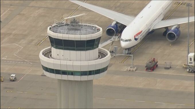 イギリスの空港で管制官の新型コロナ感染相次ぐ　人員不足で約160便が欠航へ|TBS NEWS DIG