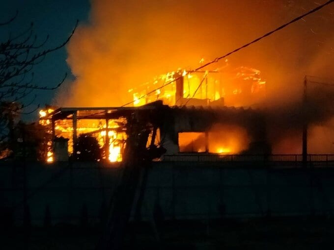 早朝の住宅火災で焼け跡から2人の遺体発見　住人の高齢親子と連絡とれず　新潟市南区　|　新潟のニュース・天気｜BSN NEWS｜BSN新潟放送