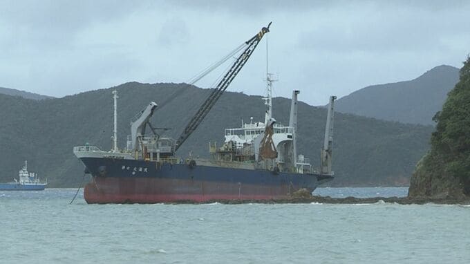 沖縄・辺野古アメリカ軍基地工事の土砂運搬船が座礁　台風で避難中「いかりを下ろしたまま風に流された」鹿児島・瀬戸内町　|　鹿児島のニュース｜MBC NEWS｜南日本放送