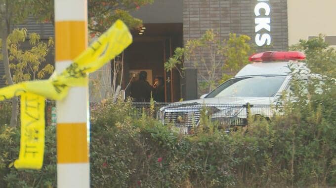 スタバのテラス席で男性(49)が銃のようなもので撃たれ死亡 現場から立ち去る中年の男 殺人事件として捜査【愛媛】|TBS NEWS DIG