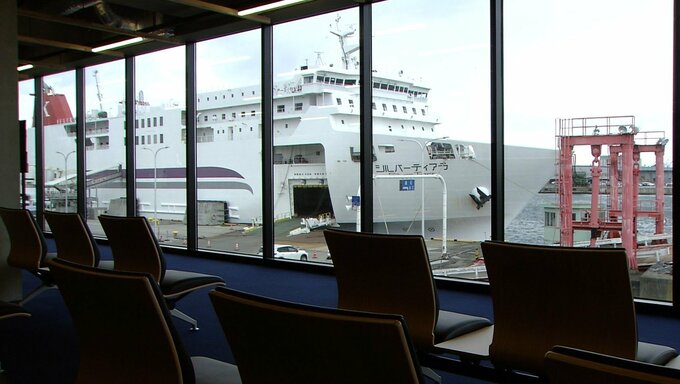 「陸から船へ…さらに利用が増えれば」八戸港フェリーターミナルビルいよいよ稼働へ　　利便性向上のほか物流の『2024年問題』への対応策・輸送手段としての活用にも期待　|　青森のニュース│ATV NEWS│青森テレビ