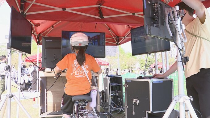 「事故を防ぐためにちゃんと勉強できて良かった」東京・豊島区の公園で“体験型”交通安全イベント 「青切符」導入で関心高まる自転車のシミュレーションも 警視庁巣鴨署|TBS NEWS DIG