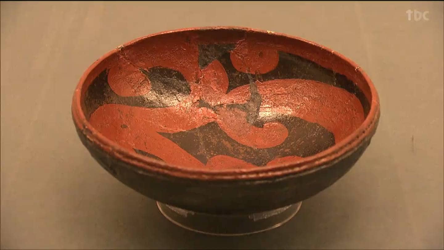9000年前縄文時代初期には“漆塗り”技術が存在 鮮やかな赤“漆塗り