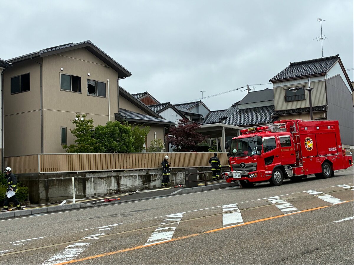 火事】高岡市白金町「2階部分から煙が上がっている」と通報 8日正午