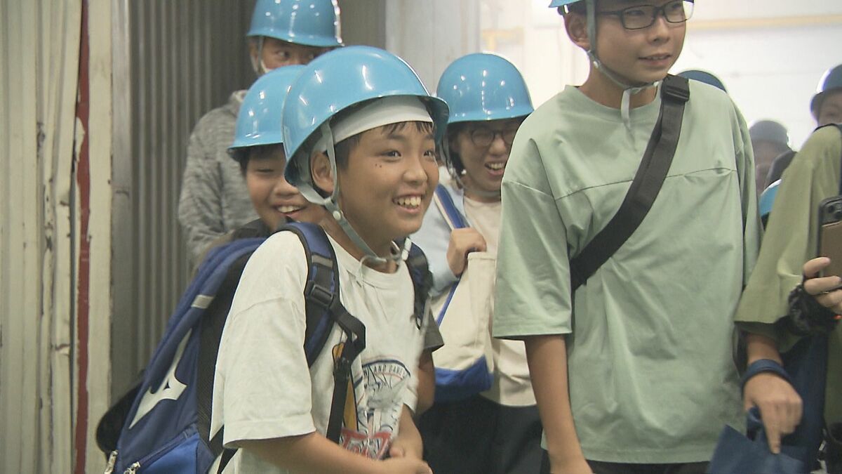 110人の小学生らがマイナス20度の“極寒世界”を体験　迫力の80メートル巨大クレーンに歓声
