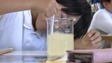「水道水ってこんな風に作られているんだ」小学校で水の大切さを学ぶ出前授業 薬品を使って泥水を浄化する実験など【岡山】|TBS NEWS DIG