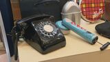 黒電話やレコード…懐かしのグッズや家族写真 昭和100年を記念「昭和を偲ぶ会」名古屋市南区|TBS NEWS DIG