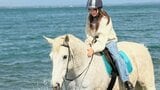 【 紗栄子 】NZの海で乗馬 “私の大切にしているものやことがたくさん” 自身の生き方に共鳴「帰ってきたい場所が1つ増えました」|TBS NEWS DIG